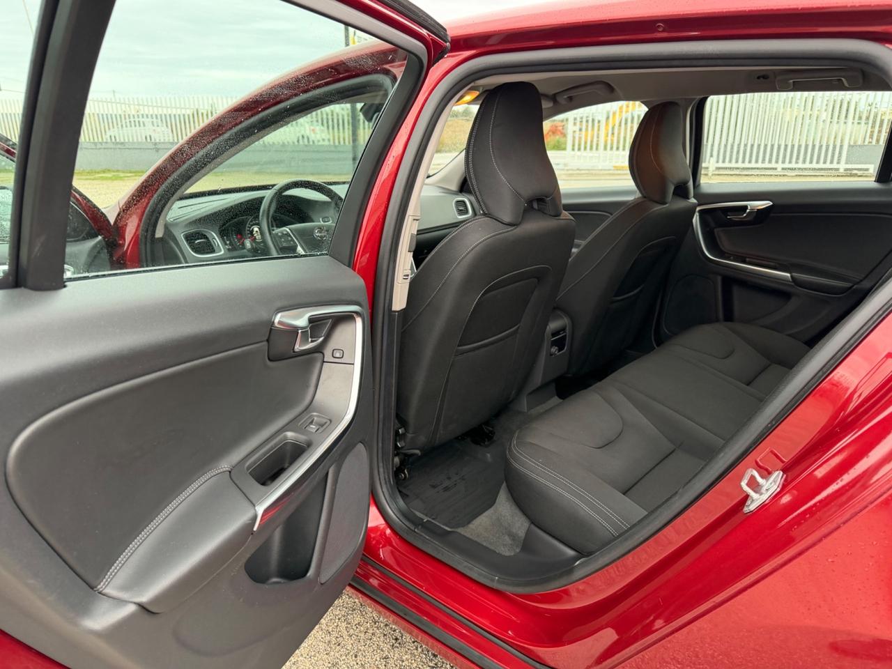 VOLVO V60 2.0D D3 150CV FULL LED MANUALE MY16