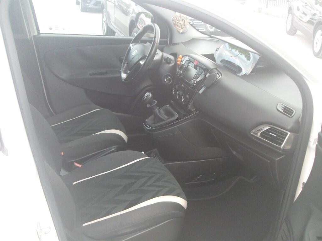 Lancia Ypsilon 1.2 69 CV 5 porte Gold - 2016