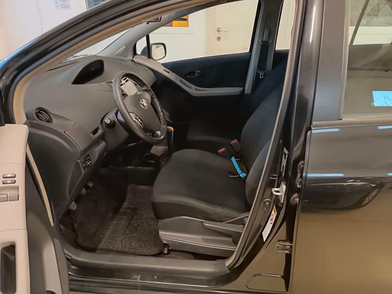 Toyota Yaris 1.3 5 porte Luna