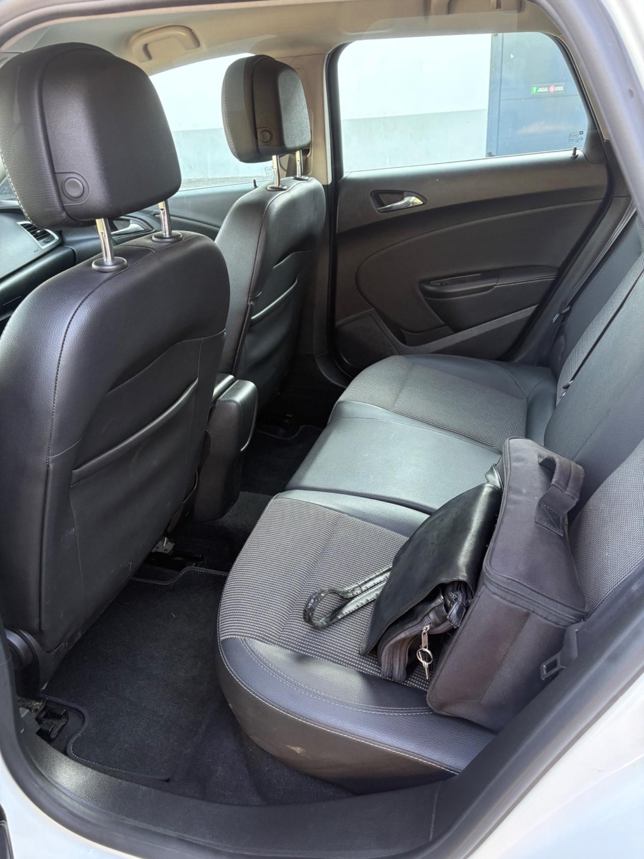 Opel Astra 1.6 CDTI EcoFLEX Sports 2015
