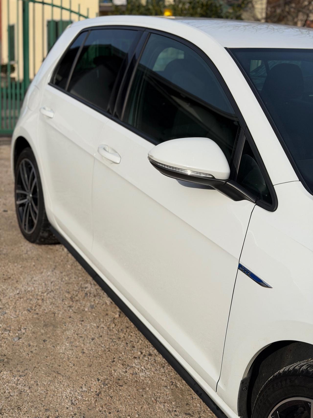 Volkswagen GOLF GTE PLUGIN HYBRID DSG 5P EU6B FULLOPT
