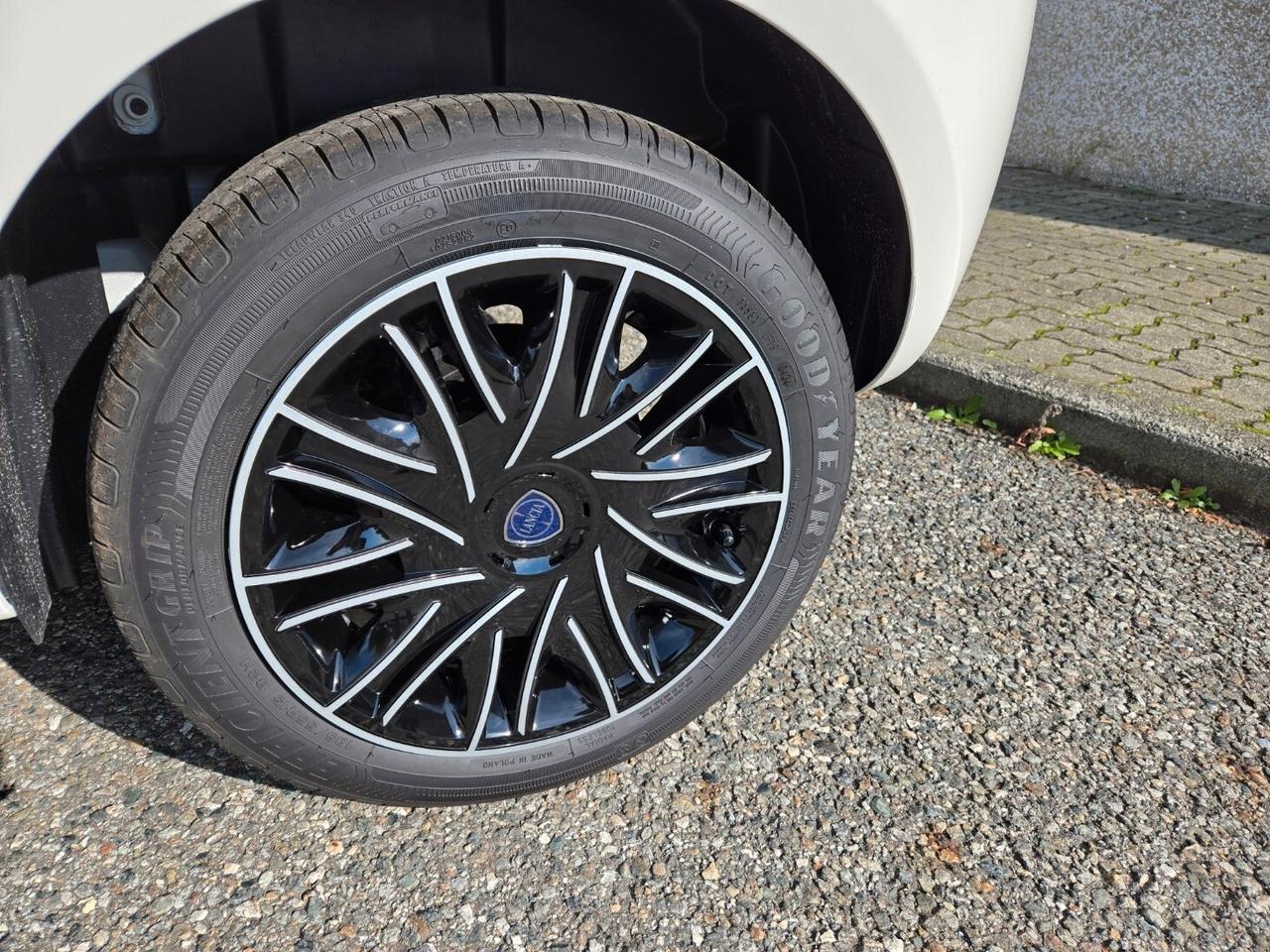 Lancia Ypsilon 1.0 FireFly 5 porte S&S Hybrid