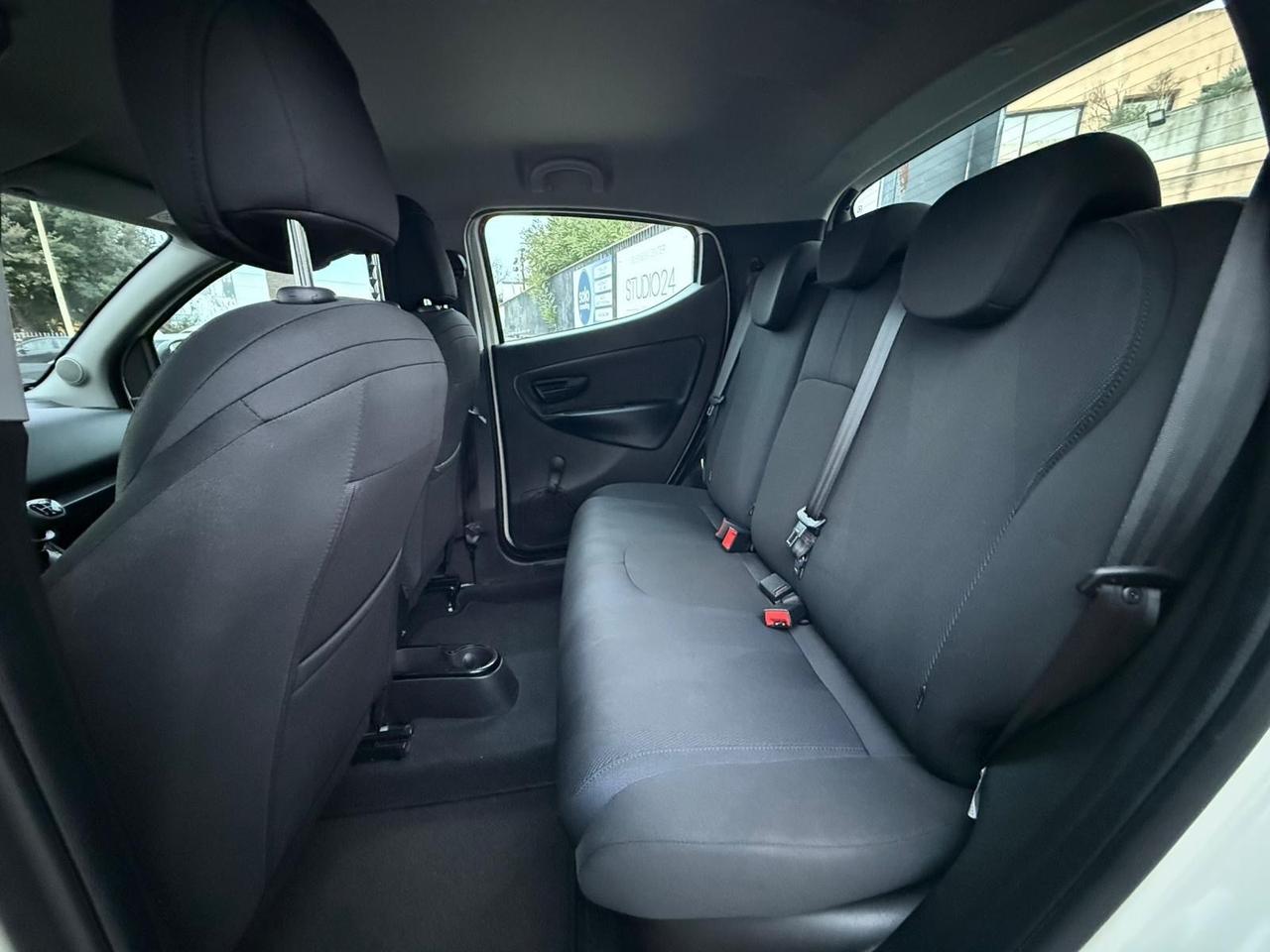 Lancia Ypsilon KM. 12.000! 1.2 BENZ. GOLD