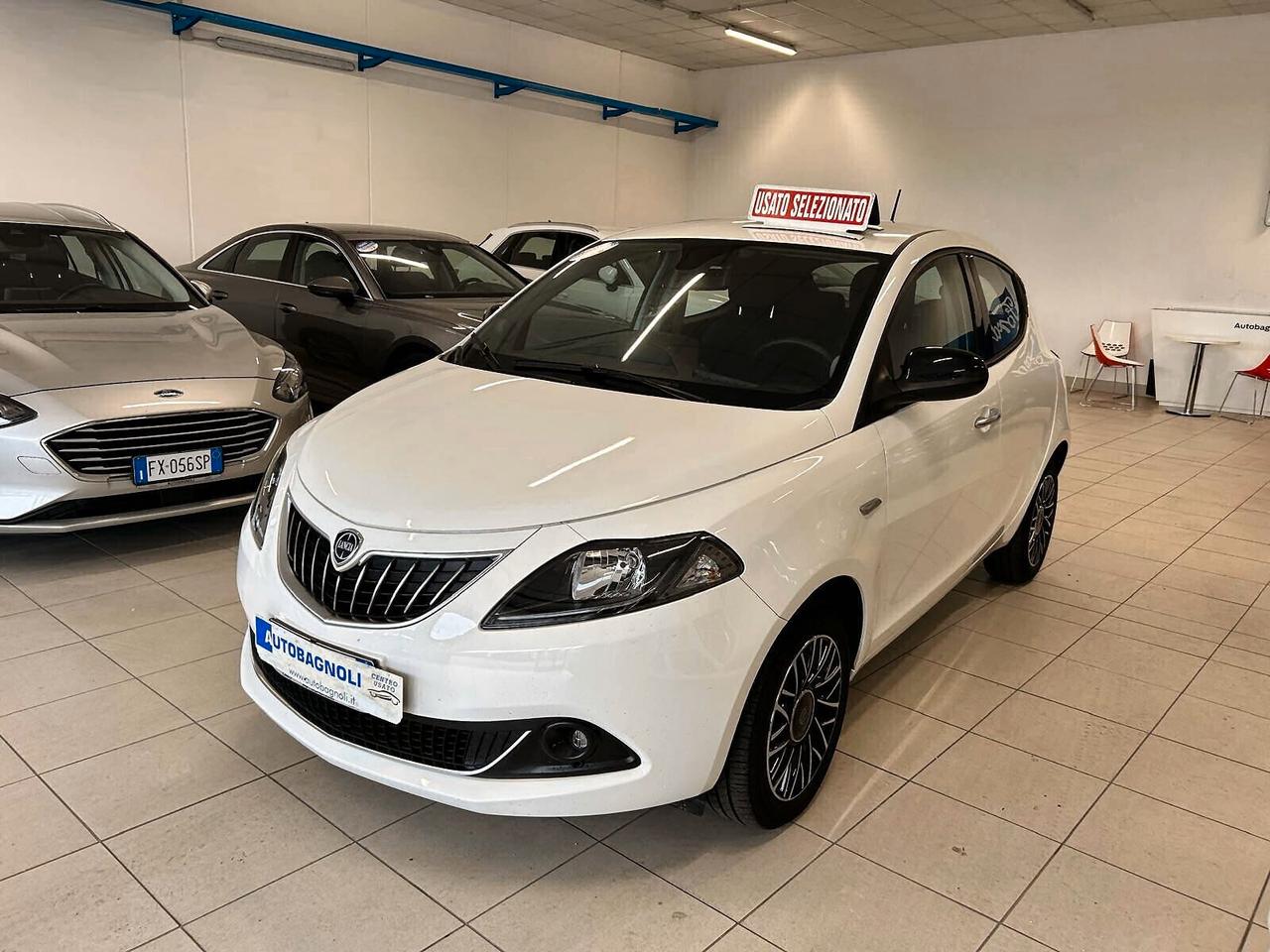 Lancia Ypsilon PLATINO 1.0 FireFly Hybrid SPOTICAR