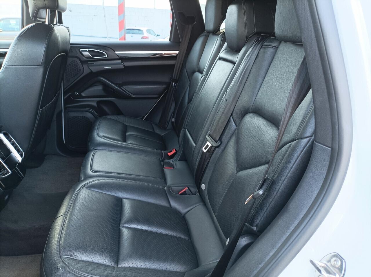 Porsche Cayenne 3.0 D 250CV - RESTILYNG (MOD.2015 IN SU)