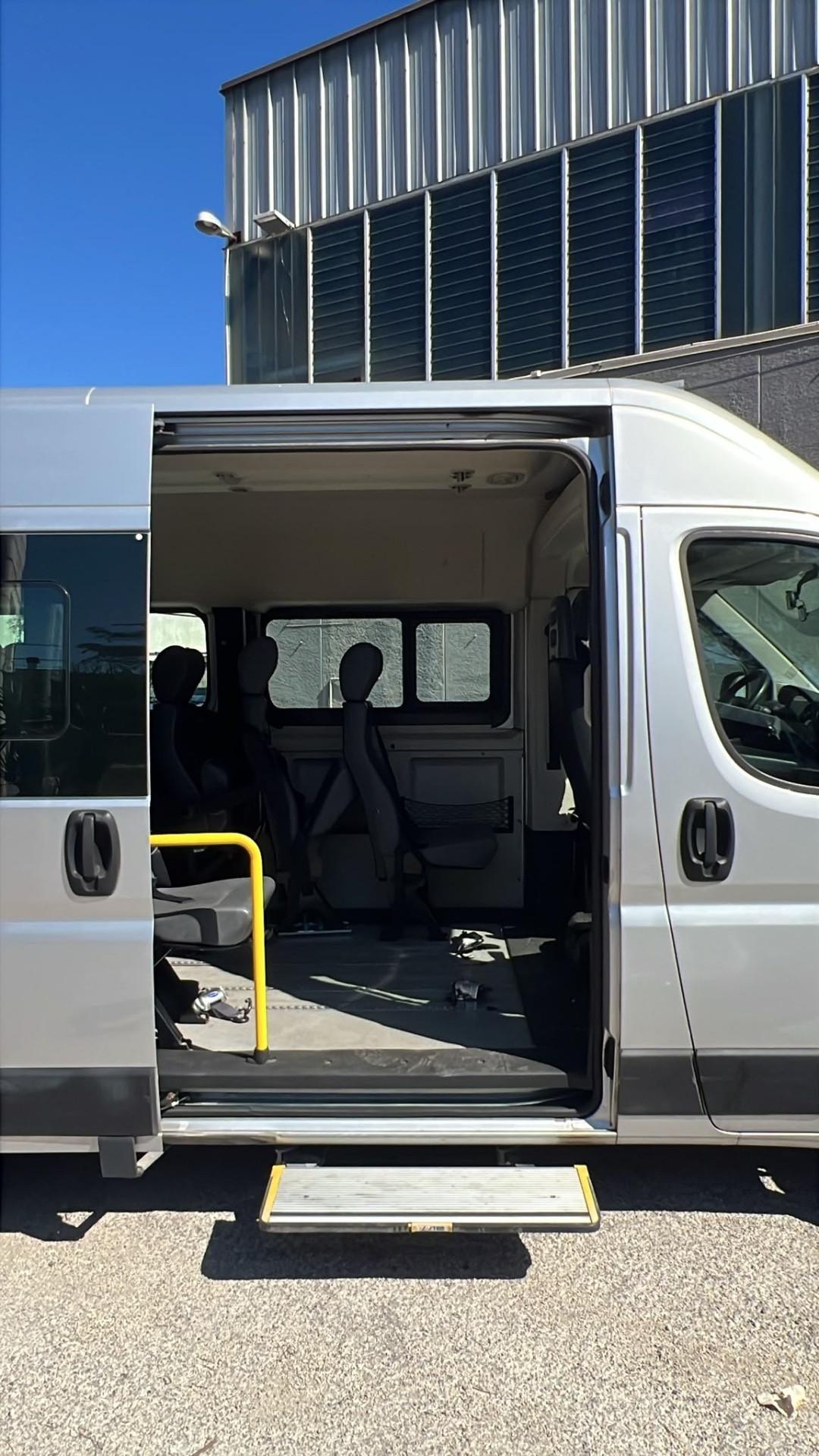 Minibus per disabili 9 posti usato Peugeot Boxer