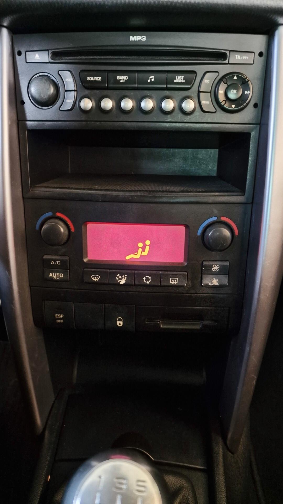 Peugeot 207 1.6 VTi 120CV CC Féline