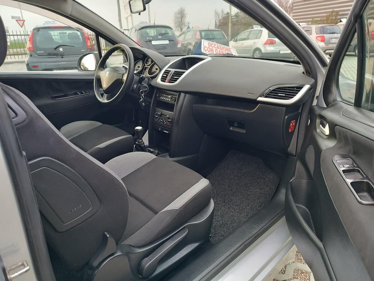 Peugeot 207 1.4 8V 75CV 3p. ONE Line