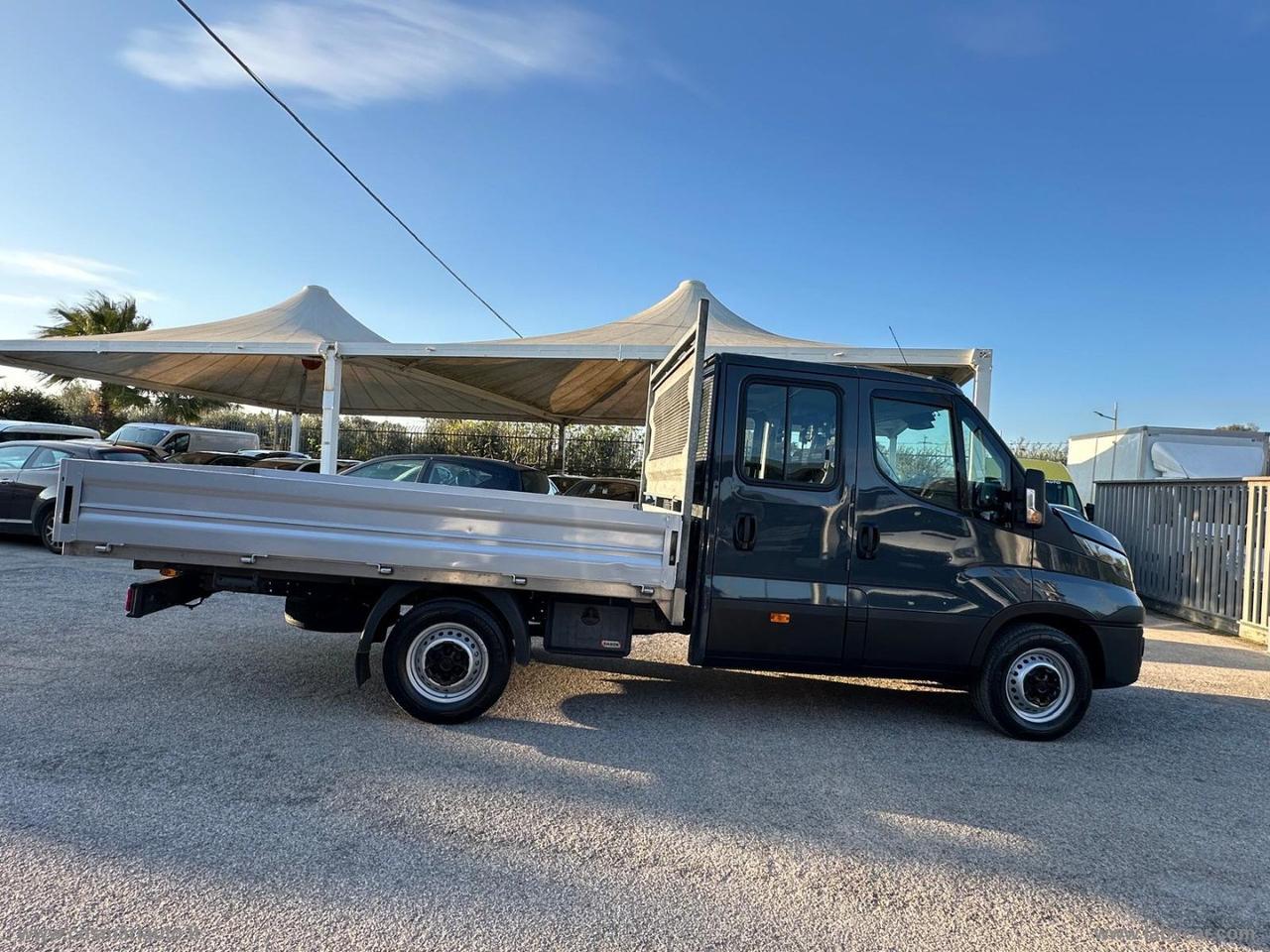 Daily 35S14D 2.3 HPT DOPPIA CABINA 6 POSTI