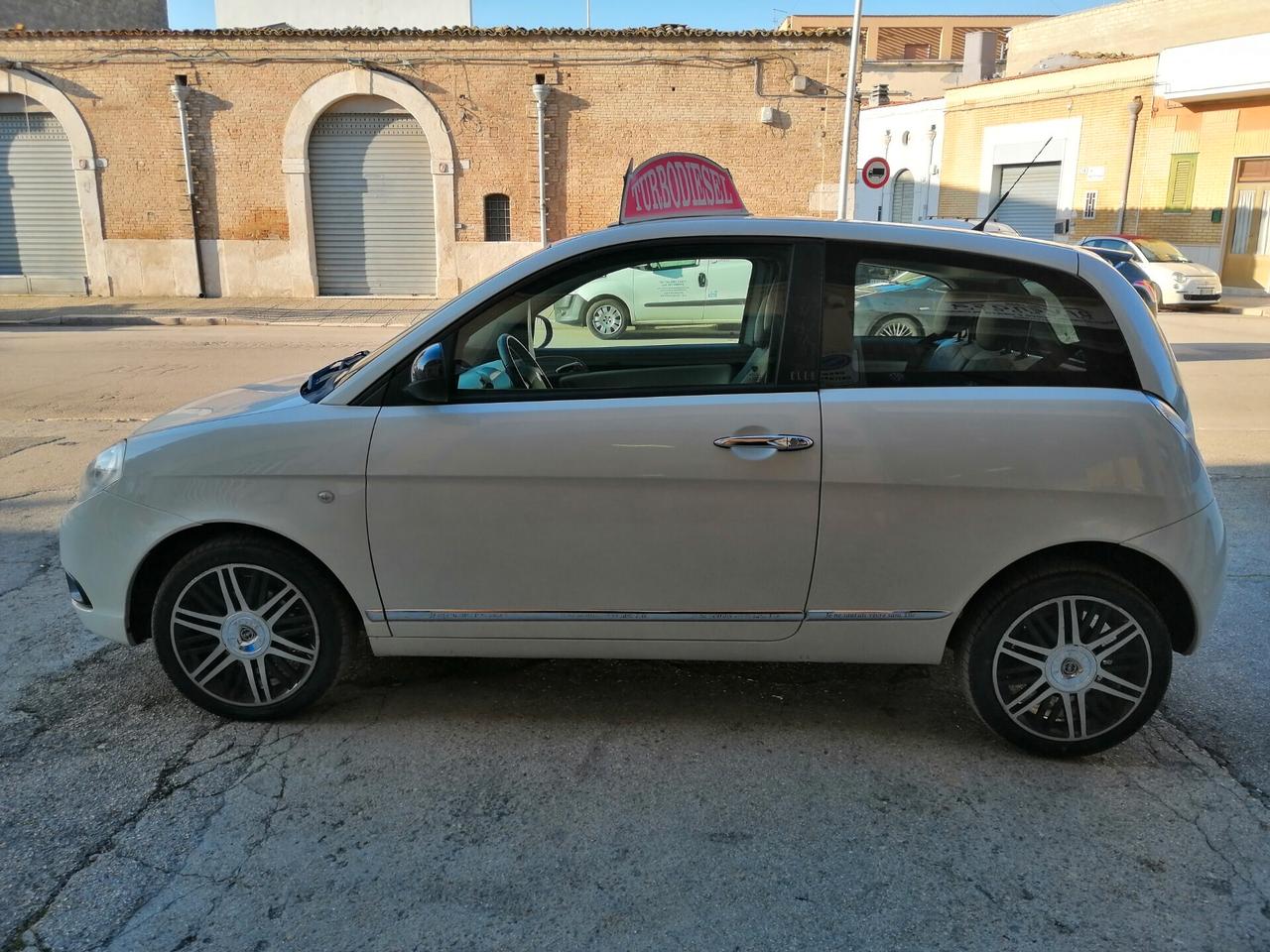 Lancia Ypsilon 1.3 MJT 75 CV Elle