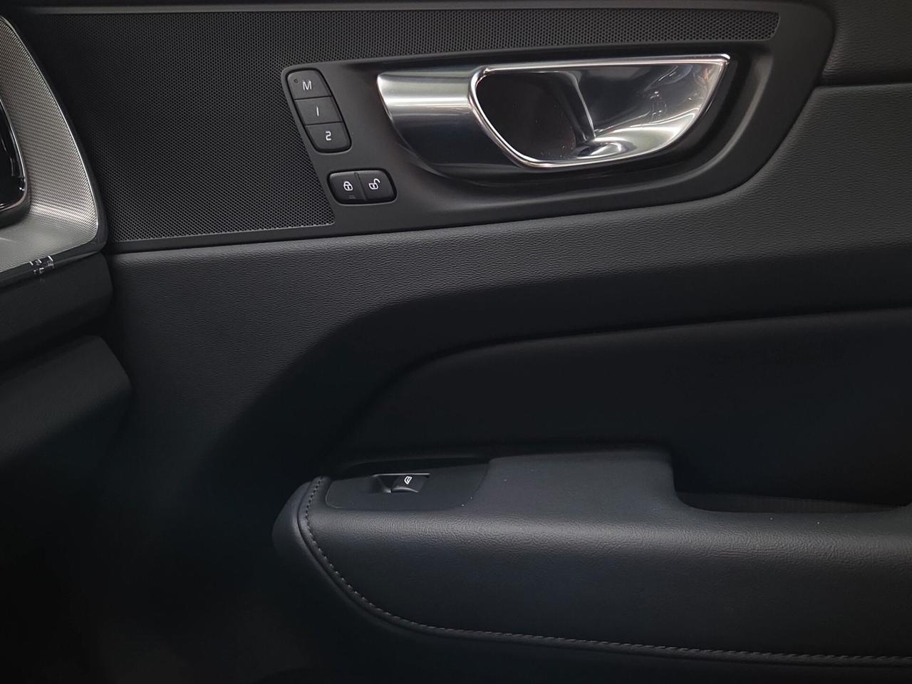 Volvo XC60 B4 (d) AWD automatico Plus Bright