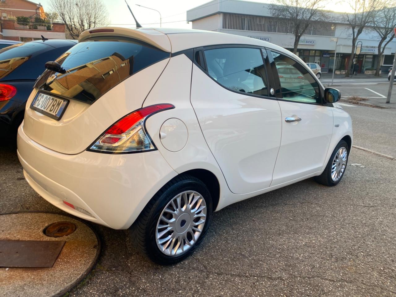 Lancia Ypsilon 1.2 69 CV 5 porte GPL Ecochic Silver