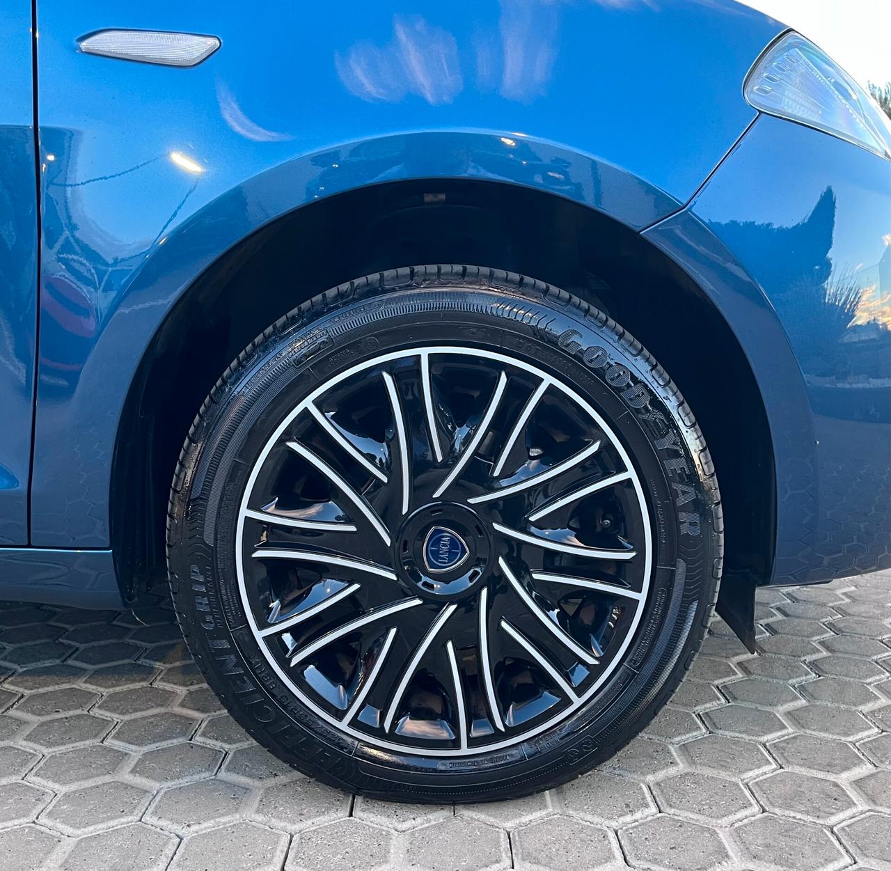 Lancia Ypsilon 1.0 FireFly 5 porte S&S Hybrid Gold