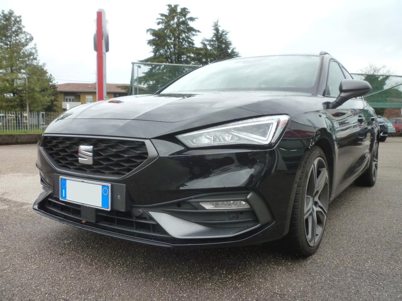 SEAT Leon Sportstourer 1.5 eTSI 150 CV DSG FR NERO 2021