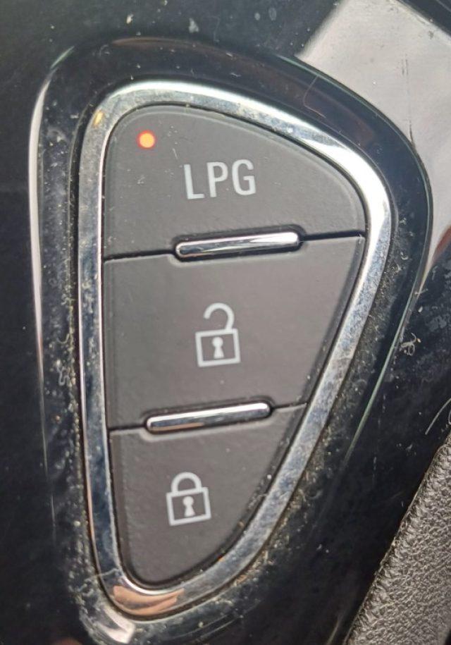 OPEL Corsa 1.4 90CV GPL Tech 5 porte b-Color