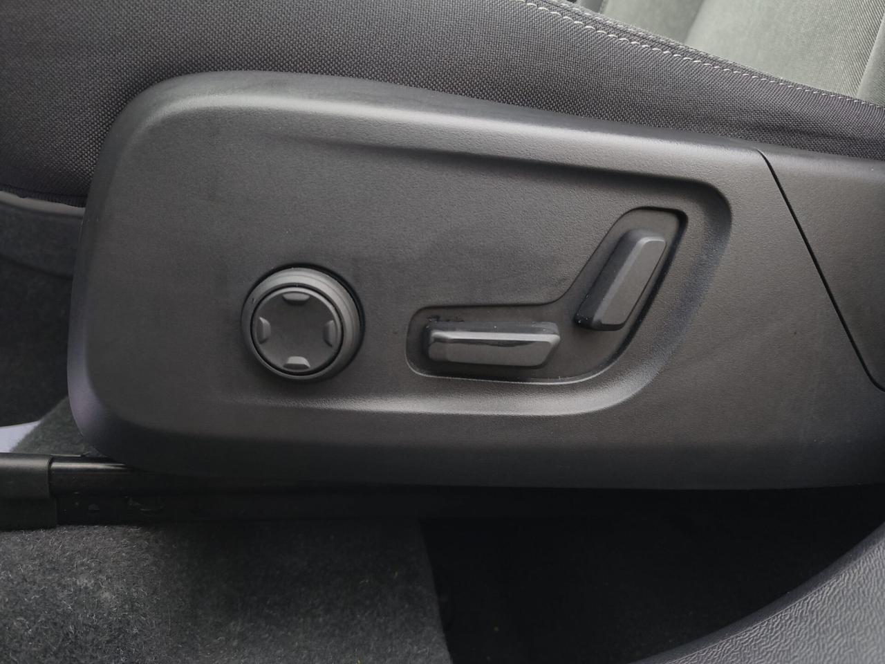 Volvo XC40 2.0 AWD automatico Plus Dark *PREZZO REALE*