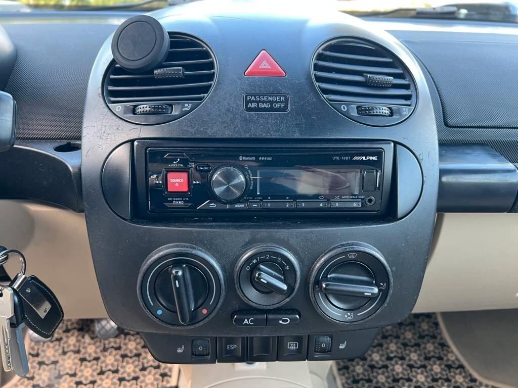 Volkswagen New Beetle 2.0 Cabrio