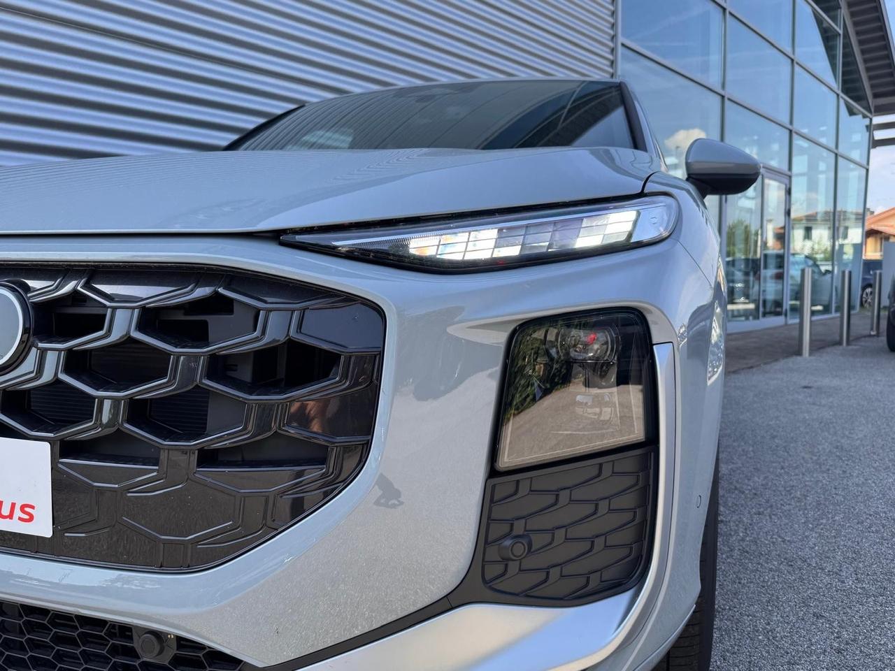 AUDI Q3 TFSI S-TRONIC