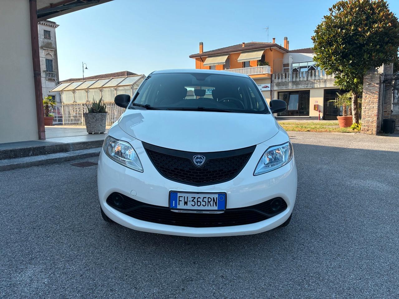 Lancia Ypsilon 1.2 69 CV Elefantino Blu 5 POSTI