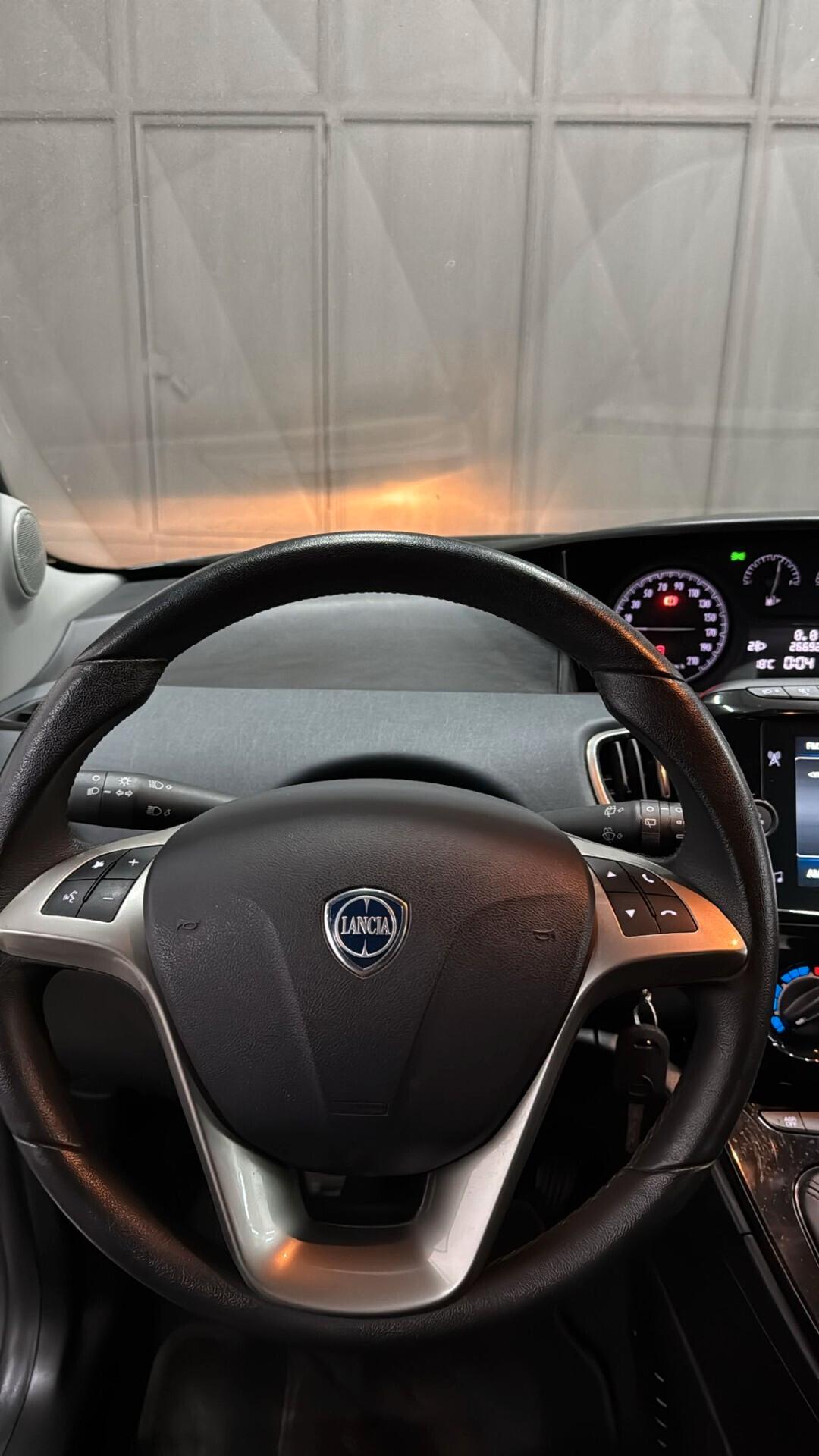 Lancia Ypsilon 1.0 FireFly 5 porte S&S Hybrid Alberta Ferretti