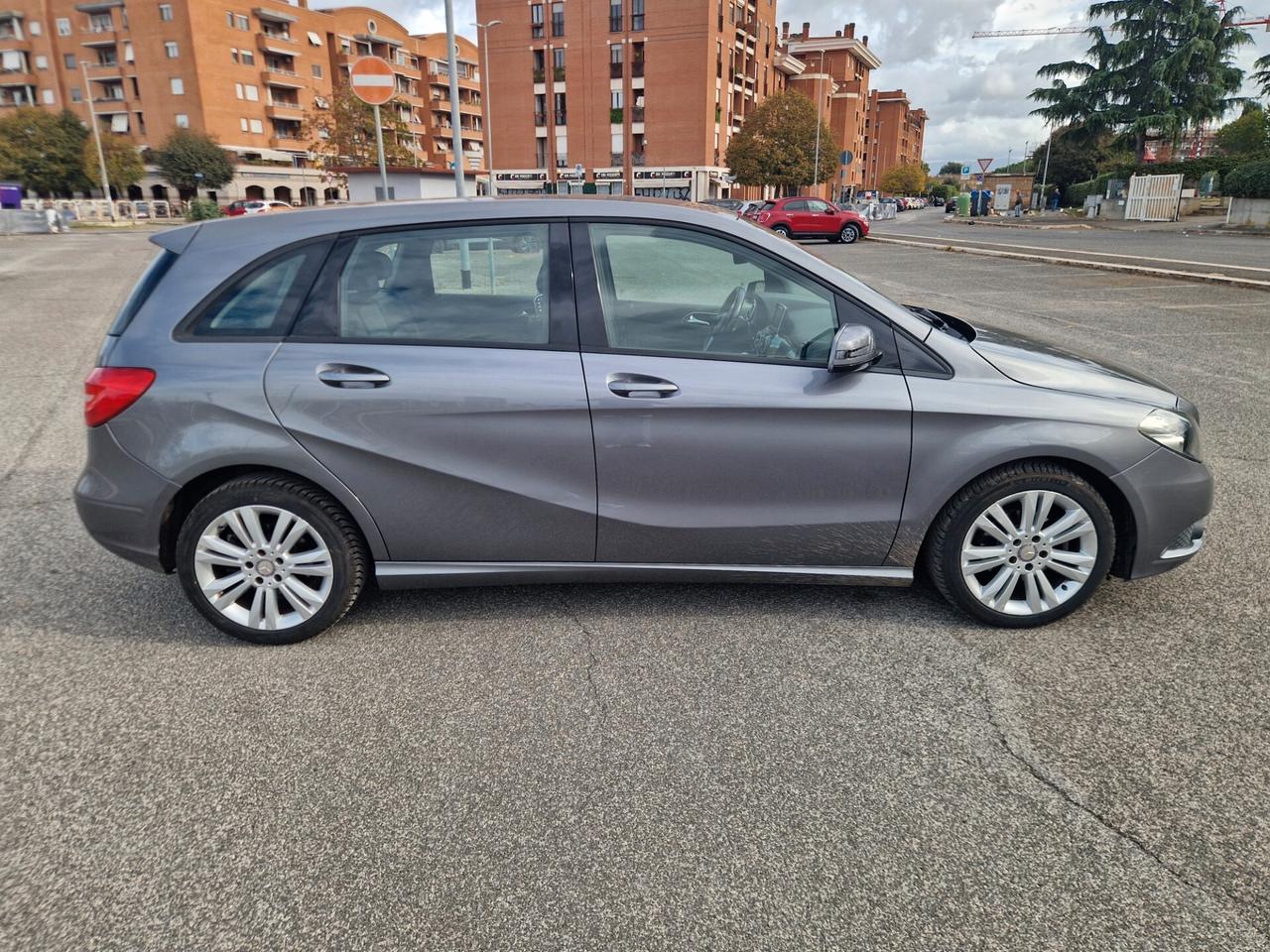 Mercedes-benz B 180 Premium Distribuzione fatta