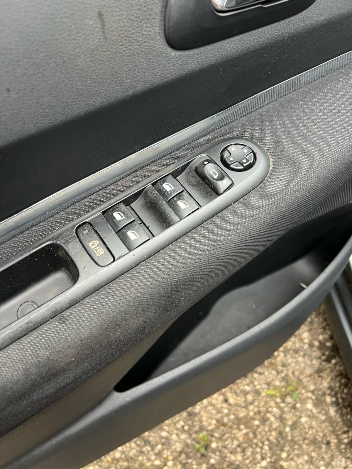 Peugeot 3008 1.6 HDi 110CV ANNO 2010 KM 170900 NEOPATENTATI