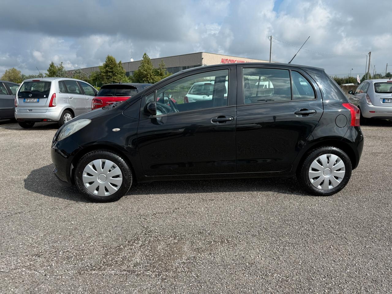 Toyota Yaris 1.0 5 porte