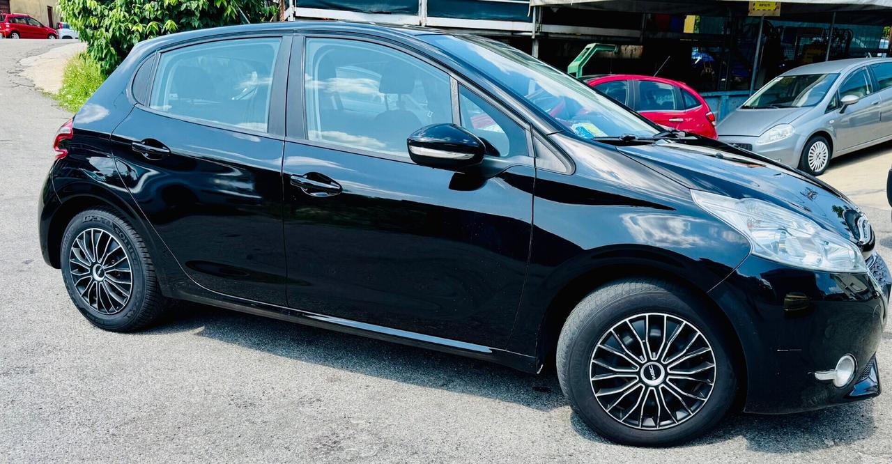 Peugeot 208 1.2 VTi 82 CV 5 porte Allure ok Neopatentati