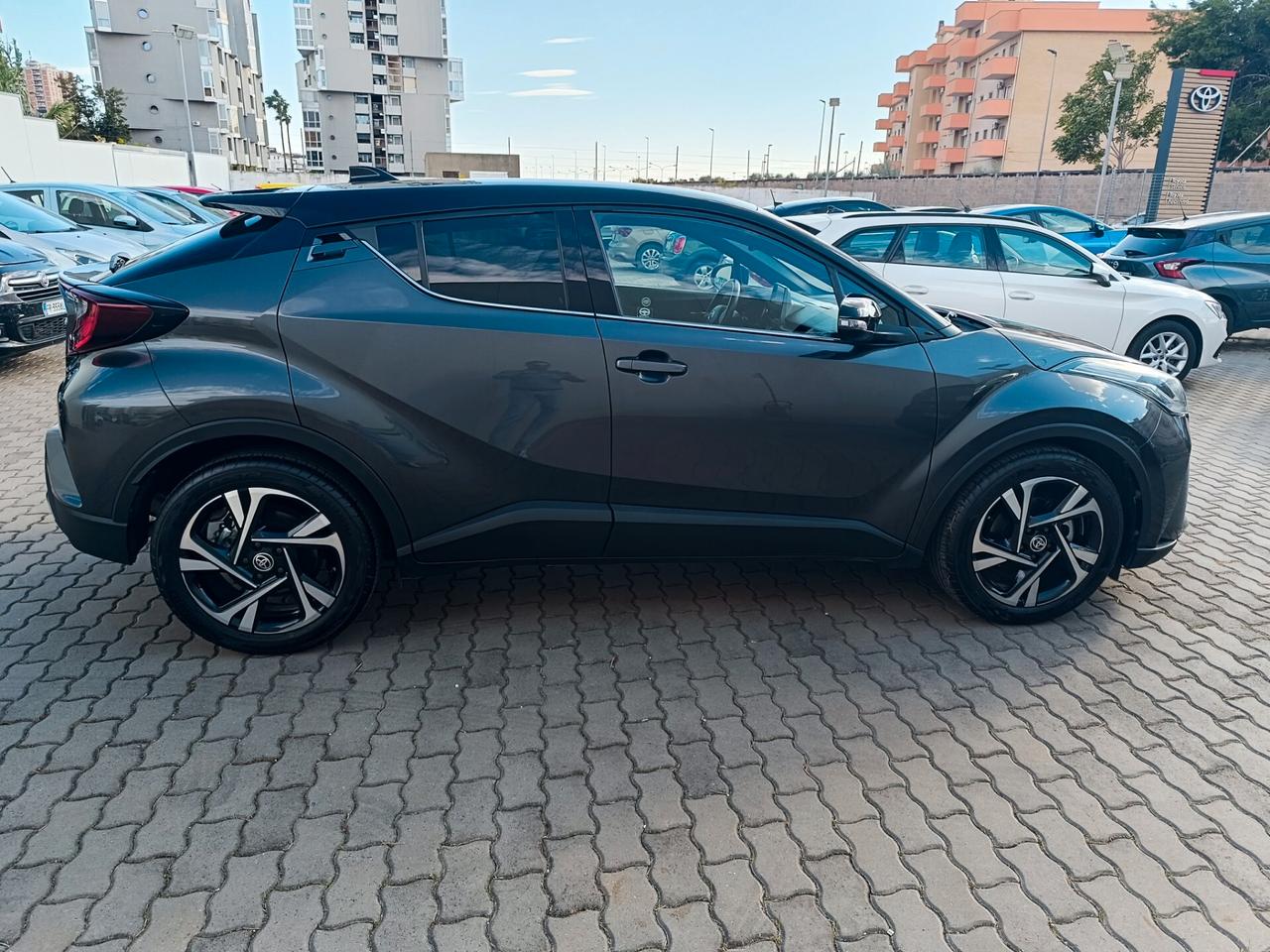 Toyota C-HR 2.0 Hybrid E-CVT Trend