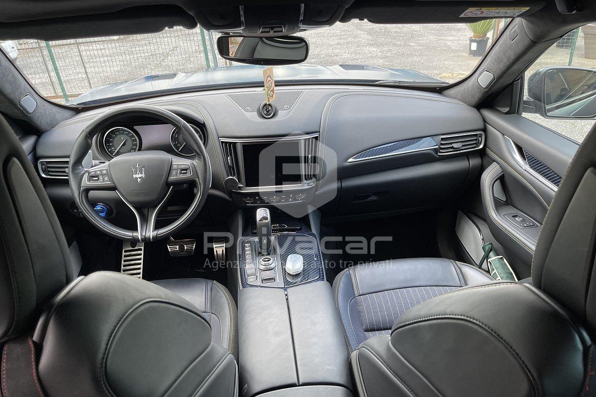 MASERATI Levante V8 580 CV AWD Trofeo