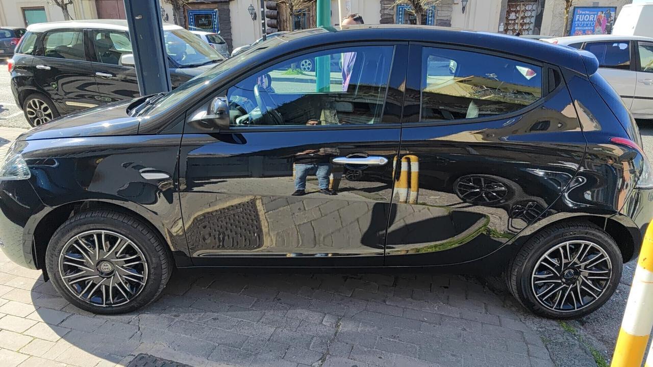 Lancia Ypsilon 1.0 HYBRID GOLD 5 porte CONSUMI RIDOTTI