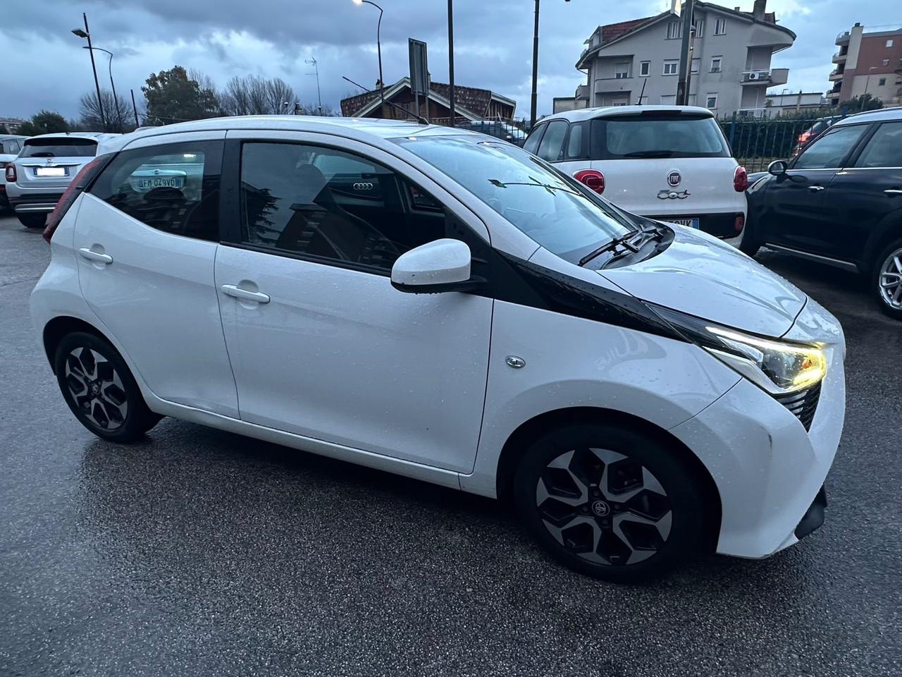 Toyota Aygo Connect 1.0 VVT-i 72 CV 5 porte x-cool