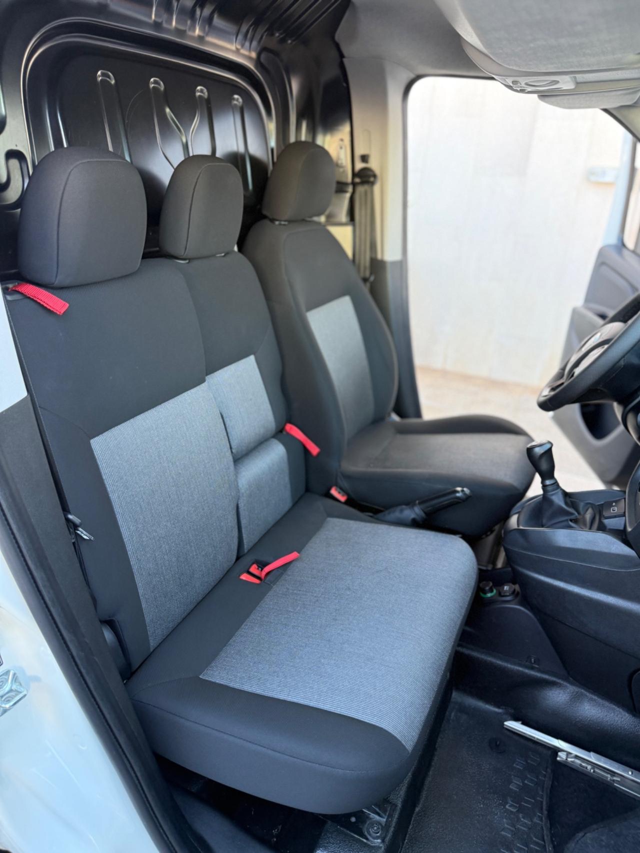 Fiat Doblo MULTIJET, 3 POSTI CON NAVIGATORE,BLUETOOTH,SCHERMO TOUCH,ANDROID AUTO