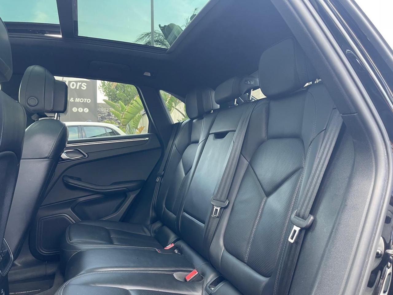 Porsche Macan 2.0-2021