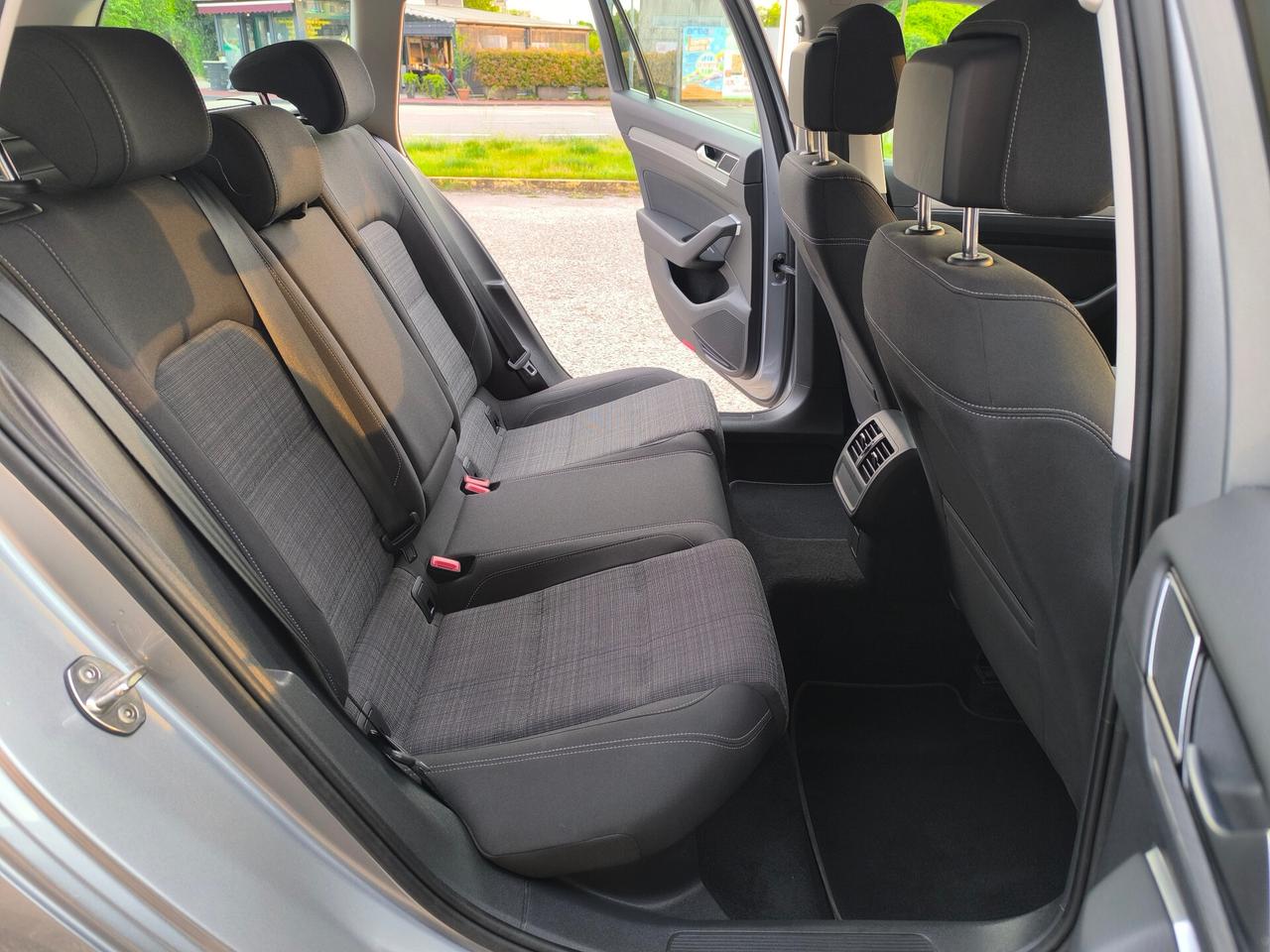 Volkswagen Passat Variant 2.0 TDI SCR 122 CV EVO DSG Business