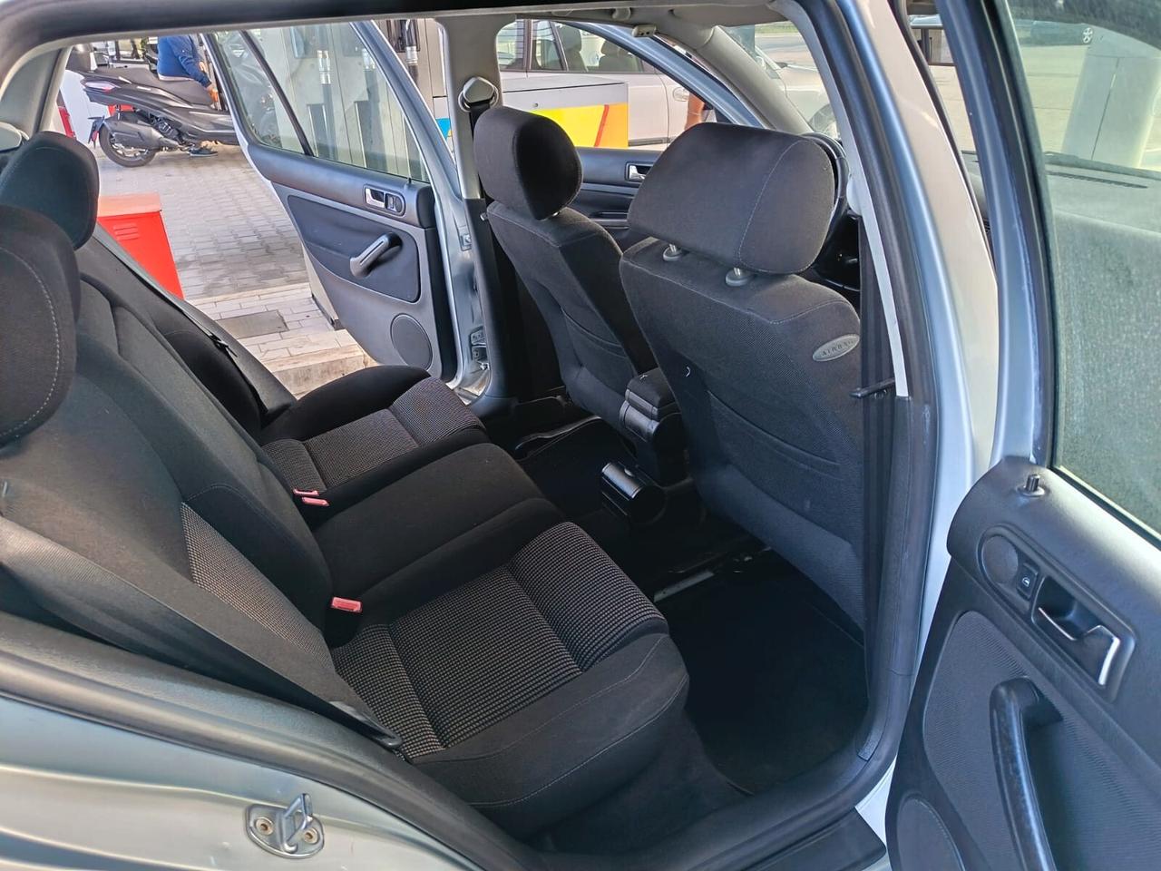 VOLKSWAGEN GOLF 4 HIGHLINE 1.6 BENZINA AUTOMATICA UNICOPROPRIETARIO – KM ORIGINALI – CAMBIO AUTOMATICO PERFETTO