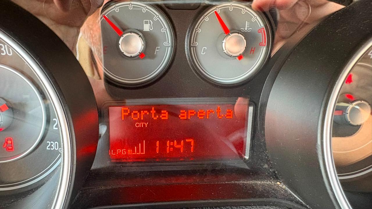 Fiat Punto 1.4 8V 5 porte Easypower Street