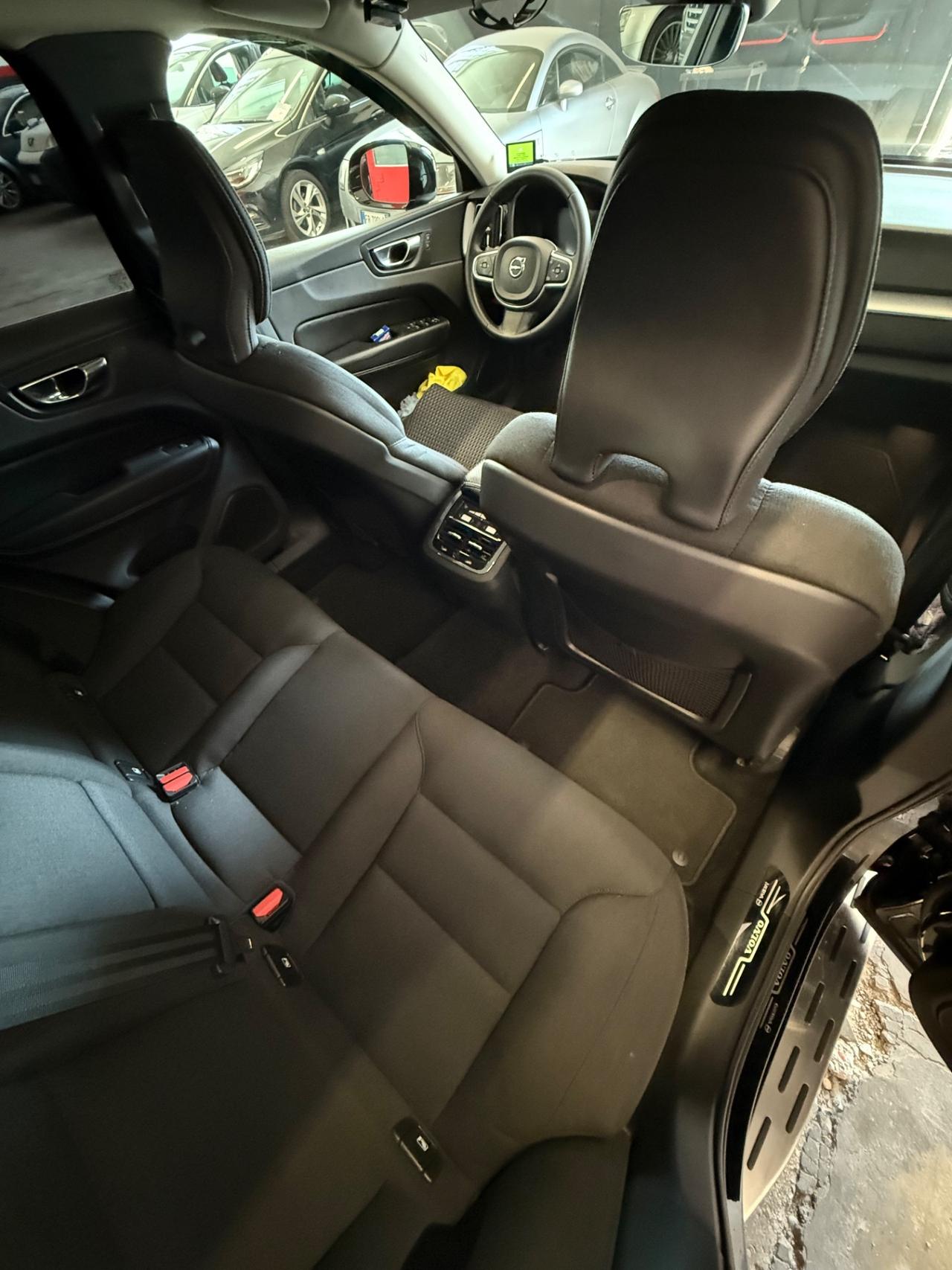 Volvo XC 60 XC60 B4 (d) AWD Geartronic Momentum Pro