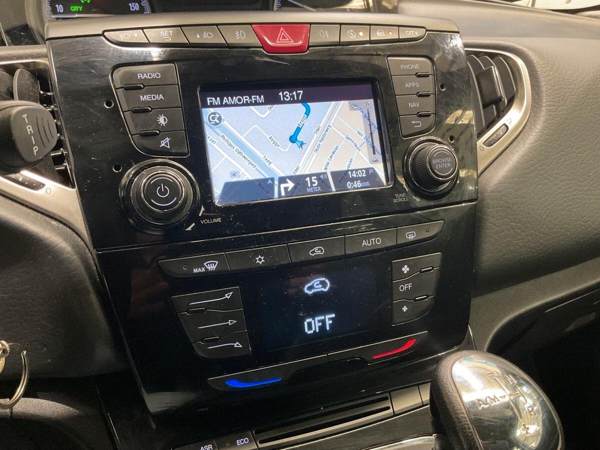 Lancia Ypsilon Platinum cambio automatico GPL