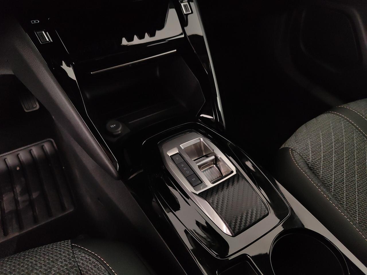 Peugeot 2008 Hybrid 145 e-DCS6 Allure