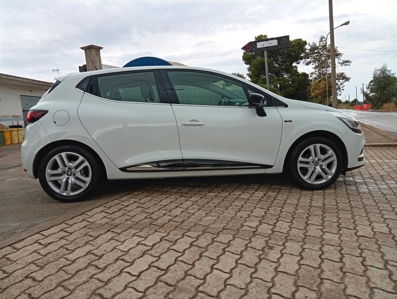 Renault Clio dCi 8V 75 CV 5 porte Moschino Zen