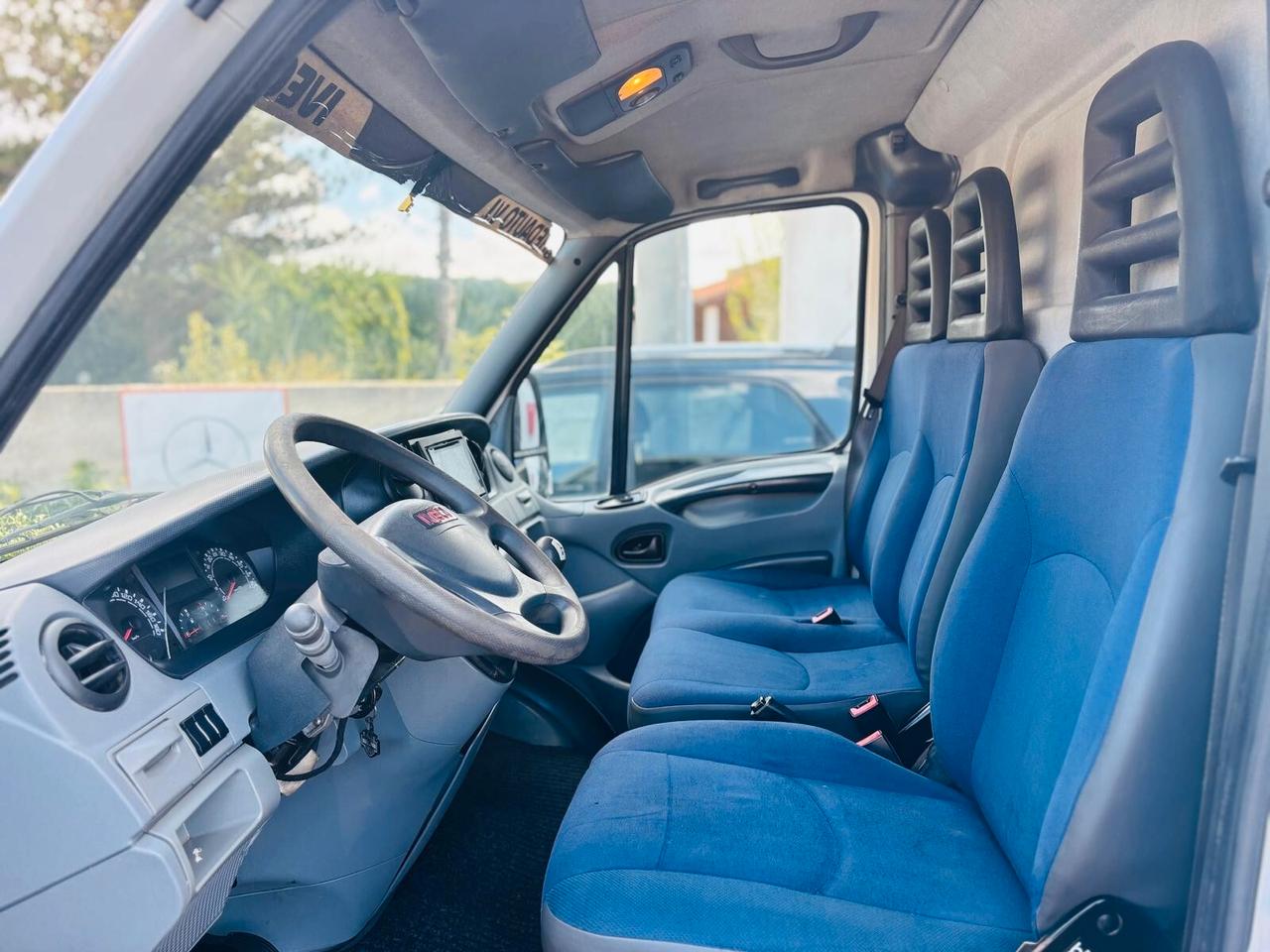 IVECO DAILY MINI VAN