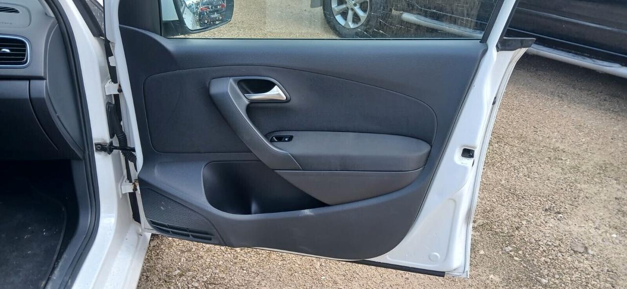 Volkswagen Polo 1.2 TDI Comfortline - 2014