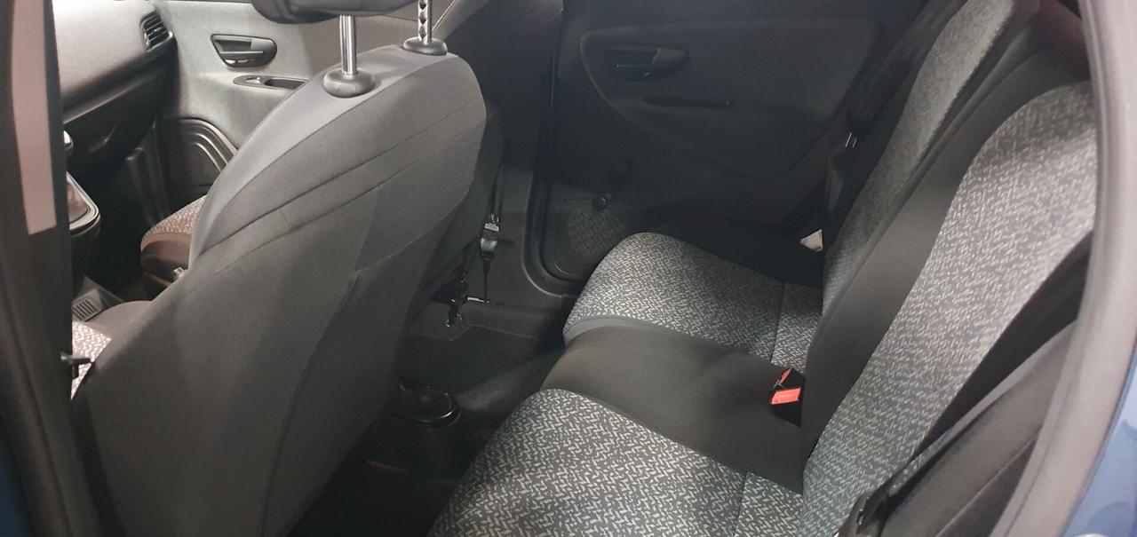 Lancia Ypsilon 1.0 FireFly 5 porte S&S Hybrid Silver