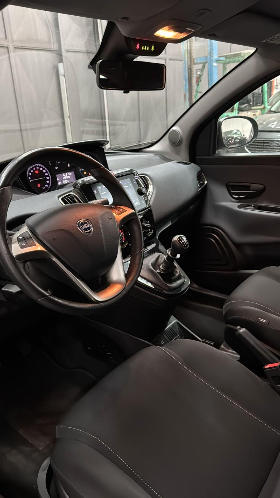 Lancia Ypsilon 1.0 FireFly 5 porte S&S Hybrid Alberta Ferretti