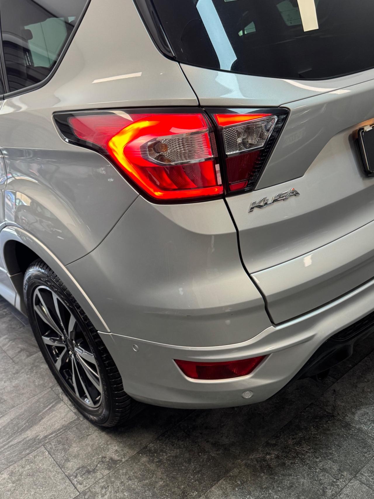 Ford Kuga 1.5 TDCI 120 CV 2WD ST-Line