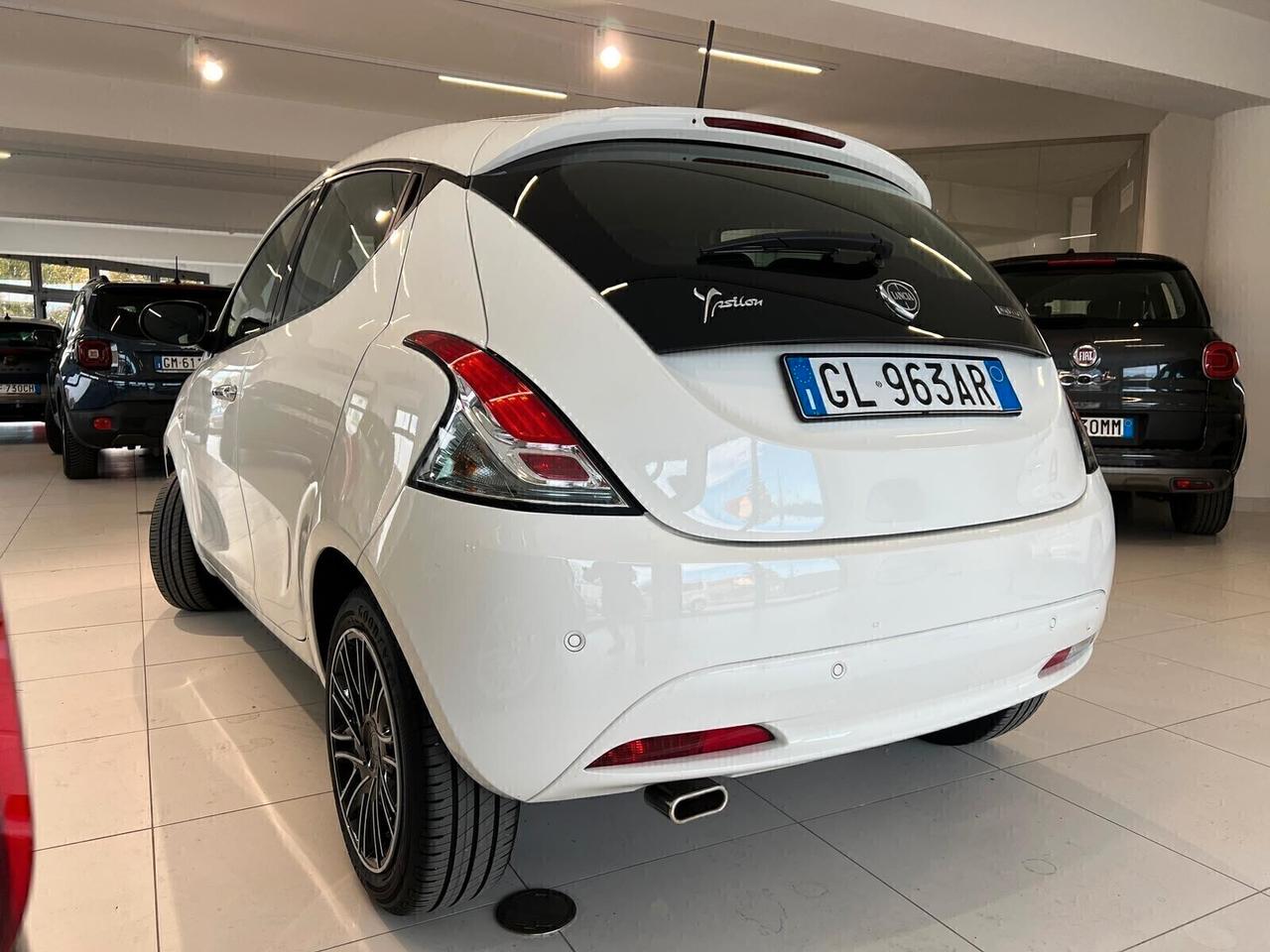 Lancia Ypsilon 1.0 FireFly 5 porte S&S Hybryd Gold