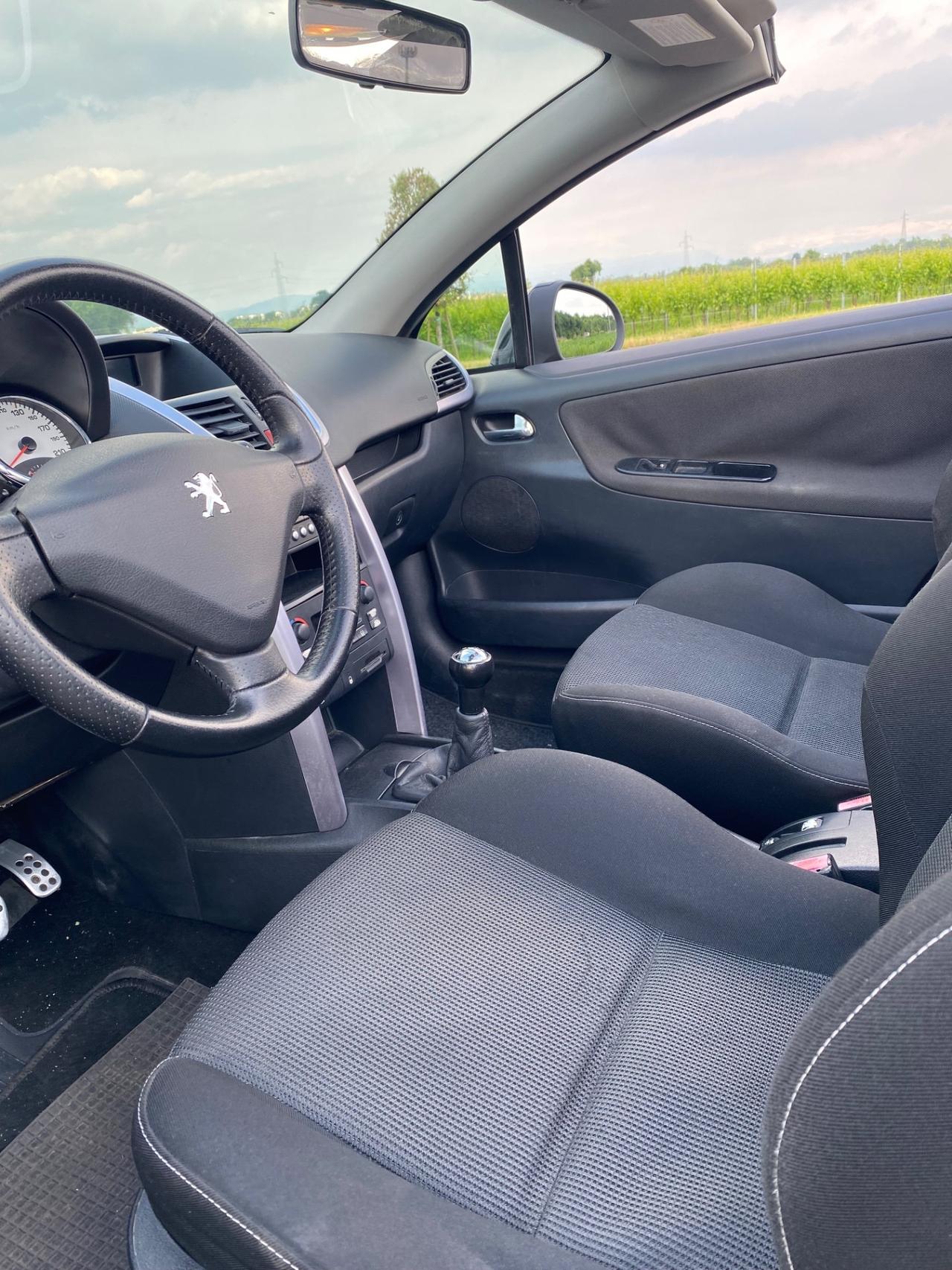 Peugeot 207 1.6 VTi 120CV CC Féline