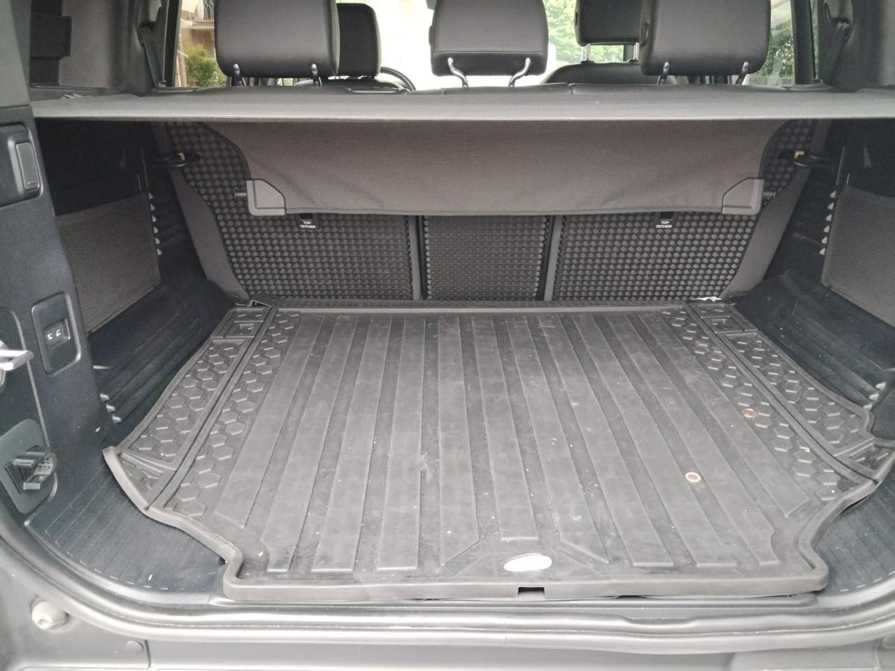 Land Rover Defender SE D 200 MHEV