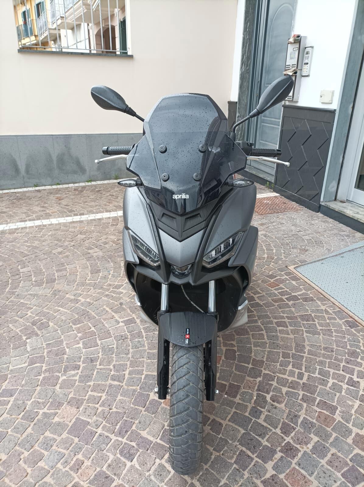 Aprilia SR GT 200